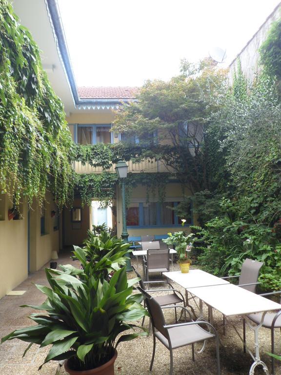 Hotel Le Postillon Pau Exterior photo